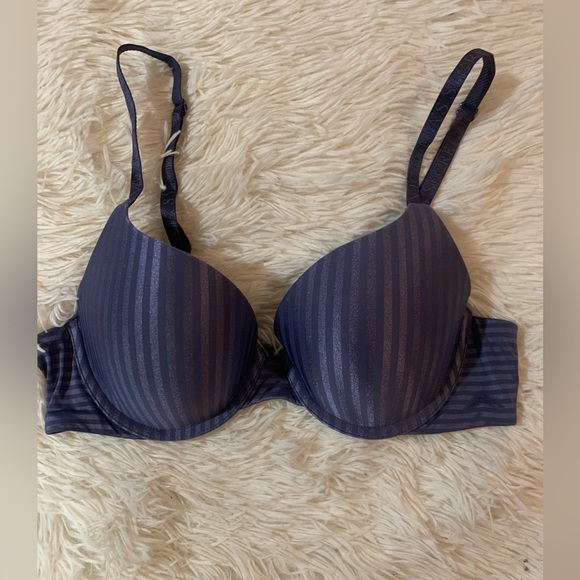 Victoria Secret Periwinkle T Shirt Push Up Bra Lightly Lined Underwire 34B - Picture 1 of 5